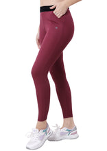Load image into Gallery viewer, WOMEN ANKLE LENGTH TRACK PANT